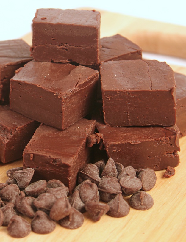 Easy 2-Ingredient Chocolate Fudge - Instrupix