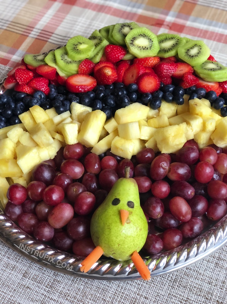 Thanksgiving Idea: Turkey Fruit Tray (Fun & Easy!)