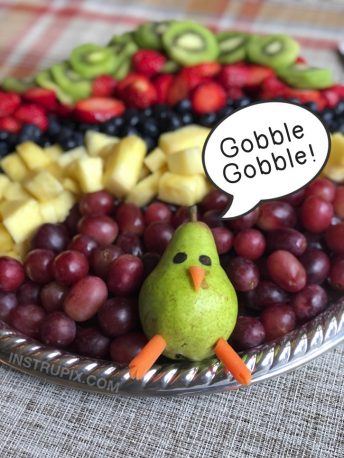 Thanksgiving Idea: Turkey Fruit Tray (Fun & Easy!)