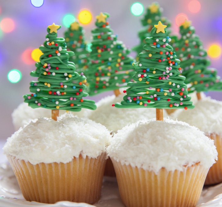 Christmas Tree Cupcake Toppers (Made with just pretzels, candy melts ...