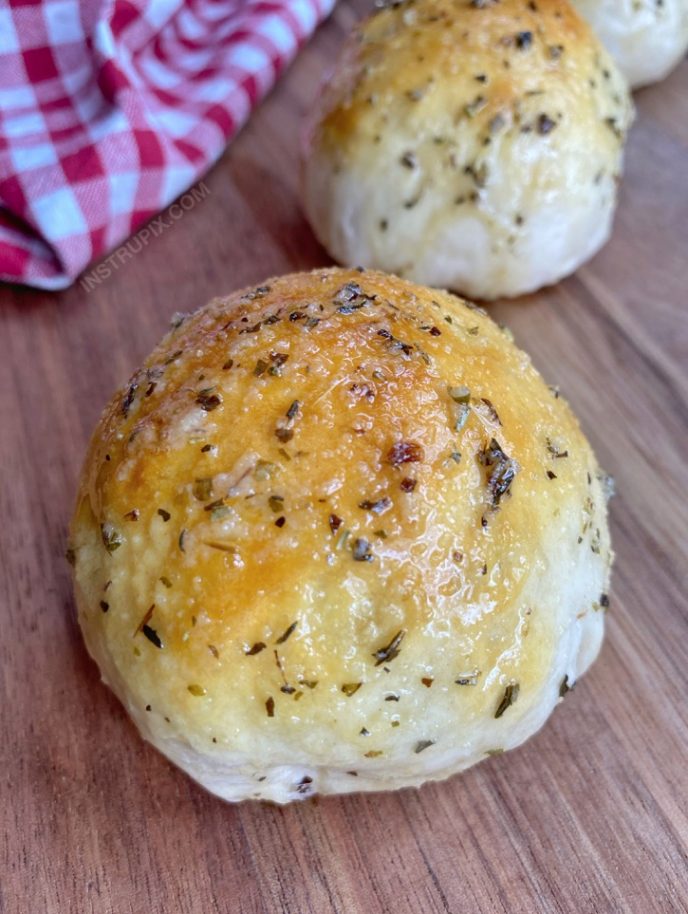 Pillsbury Biscuit Garlic Butter Cheese Bombs (Quick & Easy Comfort Food!)