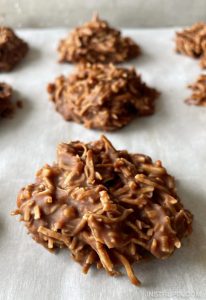 Easy No-Bake Keto Cookies (Low Carb & Delish!)