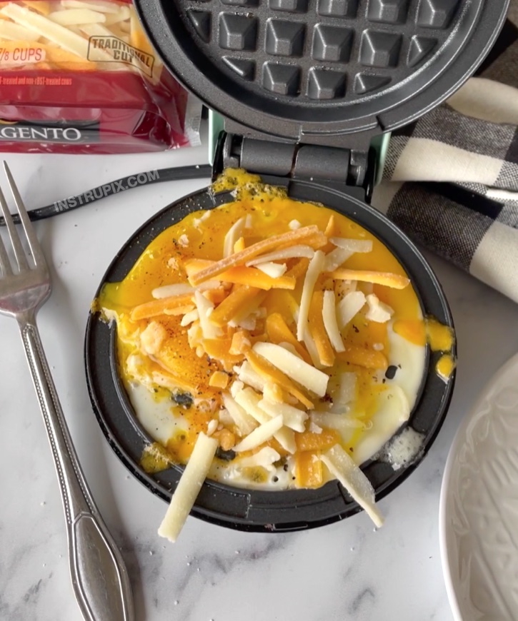 https://www.instrupix.com/wp-content/uploads/2022/02/crispy-waffle-iron-egg-quick-breakfast-for-one.jpg