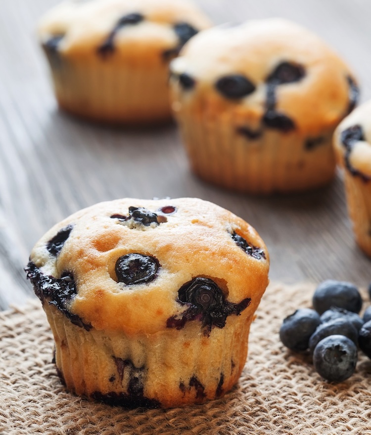 how to make the best moist low carb blueberry muffins with almond flour and greek yogurt. 